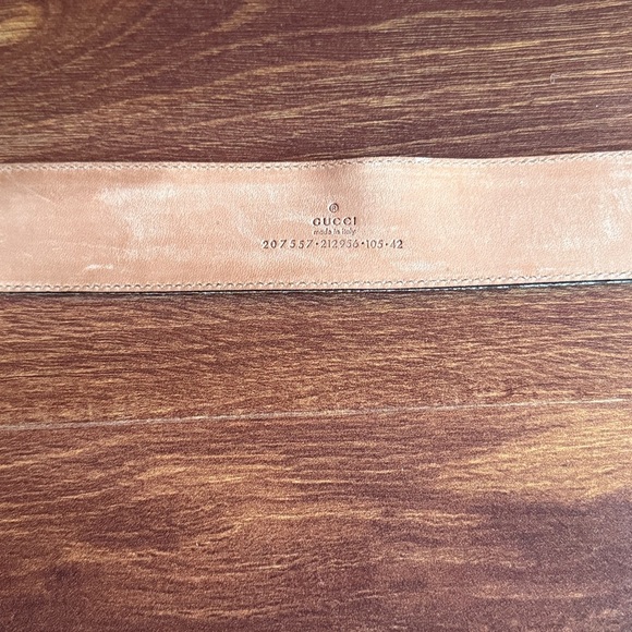Gucci Brown Belt Made in Italy with Gold Heart Buckle Size 42 - Picture 4 of 12